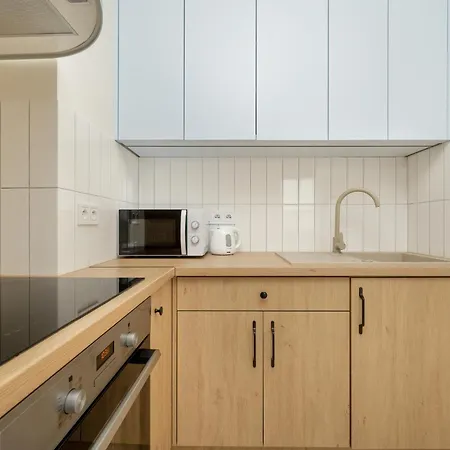 Comfortable In By Renters Apartman
